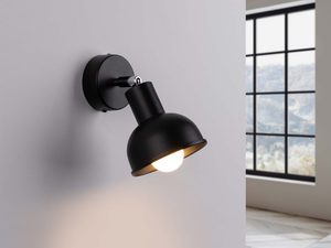 Miniaturka 2 - Zapalony czarny kinkiet metalowy oświetlający ścianę