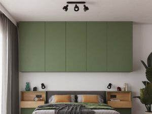 Miniaturka 13 - Plafon trójpunktowy czarny matowy w aranżacji nowoczesnej sypialni z zielonymi szafkami