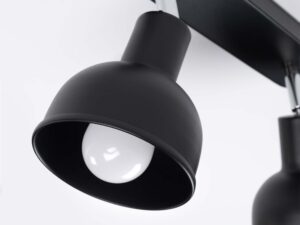 Miniaturka 8 - Detal czarnego klosza dzwonkowego plafonu z widoczną żarówką zbliżenie