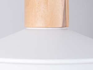 Miniaturka 8 - Połączenie drewnianego elementu z białym kloszem lampy