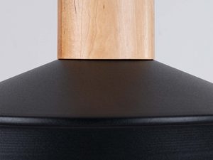 Miniaturka 12 - Połączenie drewnianej nasadki z czarnym kloszem lampy wiszącej