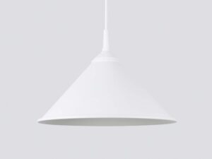 Miniaturka 4 - Detal stożkowego klosza lampy wiszącej białej metalowej zbliżenie