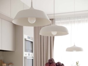 Miniaturka 15 - Trzy białe lampy wiszące metalowe w aranżacji nowoczesnej kuchni