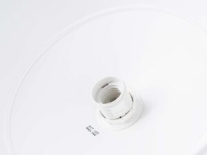 Miniaturka 10 - Wnętrze klosza białej lampy wiszącej z gniazdem E27