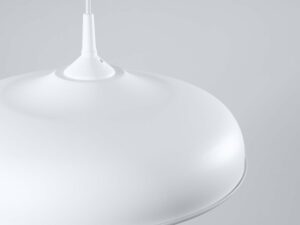 Miniaturka 9 - Detal klosza lampy wiszącej białej metalowej zbliżenie