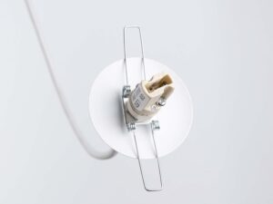 Miniaturka 11 - Detal gniazda G9 lampy wiszącej z metalową klatką zbliżenie