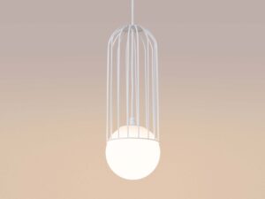 Miniaturka 5 - Lampa wisząca biała z klatką świecąca ciepłym światłem zbliżenie