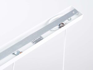 Miniaturka 7 - Wnętrze listwy podsufitowej lampy wiszącej trójpunktowej z okablowaniem