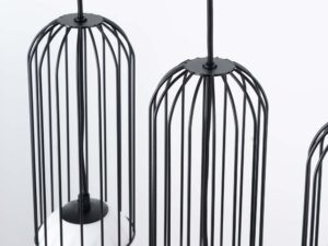 Miniaturka 8 - Detal górnych części metalowych klatek lampy wiszącej z prętami zbliżenie