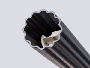 Miniaturka 9 - Detal wnętrza ryflowanego cylindrycznego klosza lampy czarnej z gniazdem G9