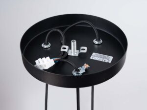 Miniaturka 10 - Wnętrze okrągłej podstawy sufitowej lampy wiszącej czarnej trójpunktowej z okablowaniem