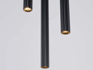 Miniaturka 5 - Detal gniazda G9 lampy wiszącej czarnej z ryflowanym kloszem zbliżenie