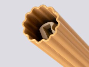 Miniaturka 5 - Wnętrze ryflowanego klosza lampy złotej z widocznym gniazdem G9 detal