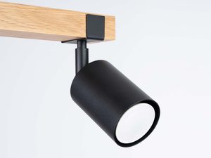 Miniaturka 6 - Czarny reflektor kierunkowy na dębowej listwie sufitowej