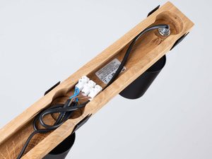 Miniaturka 4 - Wnętrze drewnianej listwy lampy z okablowaniem i kostką elektryczną