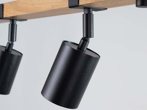 Miniaturka 4 - Detal czarnego reflektora na drewnianej belce z metalowym uchwytem