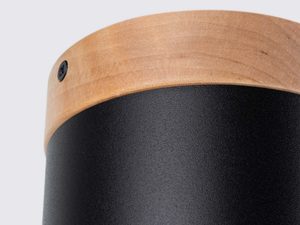 Miniaturka 6 - Detal drewnianej podstawy lampy sufitowej z widocznym usłojeniem