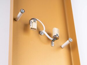 Miniaturka 6 - Wnętrze złotego kinkieta z oprawkami ceramicznymi G9