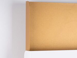 Miniaturka 9 - Złota metalowa obudowa kinkieta zamontowana na ścianie