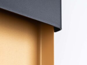 Miniaturka 8 - Detal złotej metalowej obudowy kinkietu ściennego