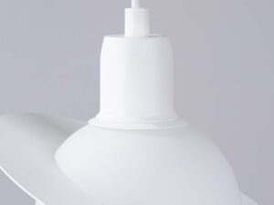 Miniaturka 7 - Detal mocowania przewodu do klosza lampy wiszącej Saturn białej