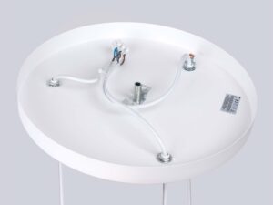 Miniaturka 13 - Wnętrze okrągłej podsufitki lampy sufitowej potrójnej Saturn z okablowaniem