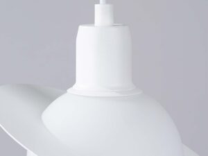 Miniaturka 7 - Detal klosza lampy sufitowej Saturn białej z pierścieniem zbliżenie