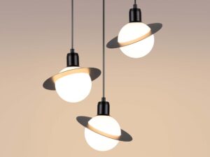 Miniaturka 5 - Potrójna lampa sufitowa Saturn czarna ze świecącymi kulami ciepłe światło zbliżenie