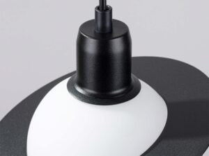 Miniaturka 9 - Detal górnej części klosza lampy sufitowej Saturn czarnej z pierścieniem