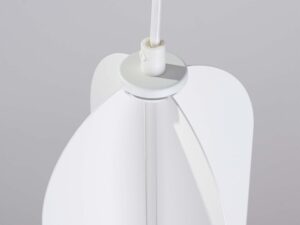 Miniaturka 9 - Detal górnej części owalnego klosza lampy wiszącej białej z mocowaniem