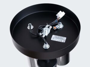 Miniaturka 7 - Wnętrze okrągłej podstawy plafonu trójpunktowego czarno-chromowanego z okablowaniem