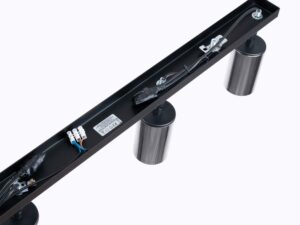 Miniaturka 9 - Wnętrze czarnej listwy montażowej plafonu czteropunktowego z okablowaniem