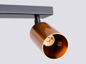 Miniaturka 4 - Detal złotego reflektora plafonu trójpunktowego z gniazdem GU10 zbliżenie