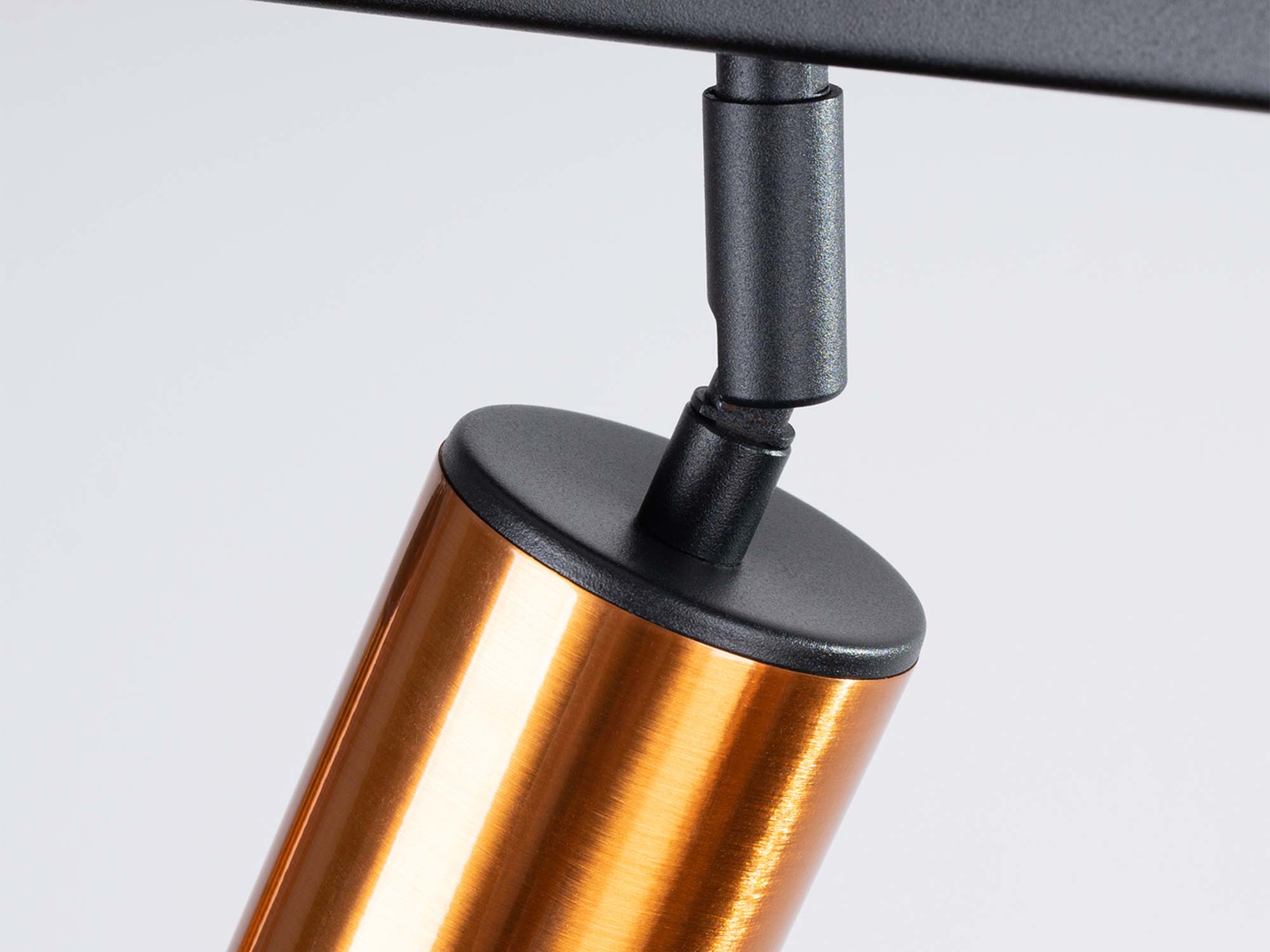 Regulowany przegub reflektora miedzianego z czarnym uchwytem montażowym