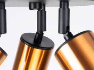 Miniaturka 3 - Detal miedzianych reflektorów z czarnymi przegubami plafonu trójpunktowego