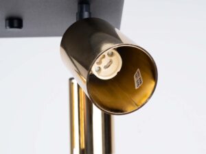 Miniaturka 5 - Detal złotego cylindrycznego reflektora plafonu sufitowego zbliżenie