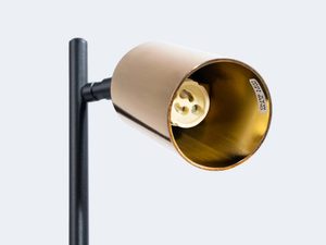 Miniaturka 3 - Detal złotego klosza lampy z widocznym gniazdem żarówki GU10