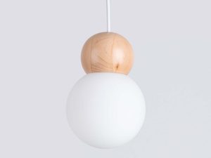 Miniaturka 4 - Lampa wisząca z drewnianą kulą i białym szklanym kloszem