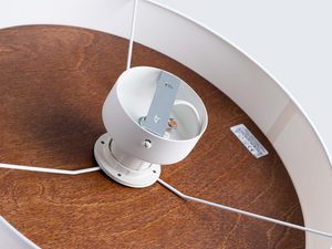 Miniaturka 3 - Detal montażu plafonu z drewnianą podstawą i okablowaniem