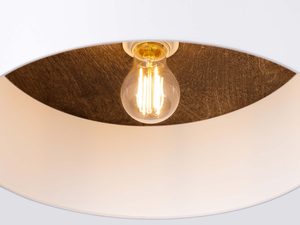 Miniaturka 6 - Detal świecącej żarówki LED w plafonie z drewnianym wykończeniem