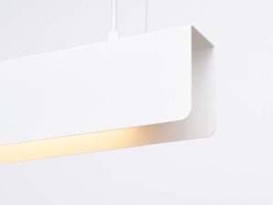 Miniaturka 5 - Detal narożnika klosza lampy liniowej LED białej ze świecącym paskiem