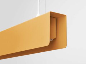 Miniaturka 5 - Detal boczny klosza lampy liniowej LED musztardowej z zaślepką