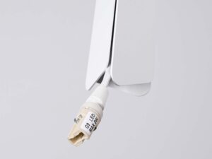 Miniaturka 11 - Gniazdo G9 lampy wiszącej białej minimalistycznej zbliżenie