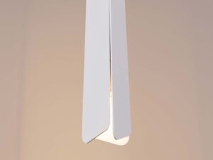 Miniaturka 9 - Płaski klosz lampy białej świecący w ciepłym oświetleniu detal