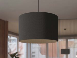 Miniaturka 9 - Lampa wisząca z czarnym cylindrycznym abażurem w aranżacji salonu zbliżenie