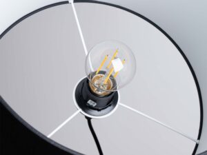 Miniaturka 6 - Żarówka filamentowa w gnieździe E27 lampy wiszącej z czarnym abażurem zbliżenie