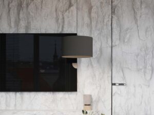 Miniaturka 9 - Czarna lampa wisząca cylindryczna 40cm w aranżacji przy marmurowej ścianie