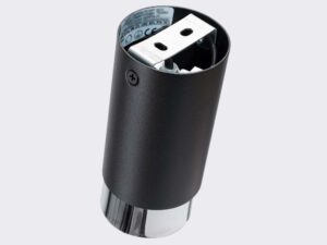 Miniaturka 3 - Detal wnętrza spotu natynkowego czarno-chromowanego z uchwytem montażowym