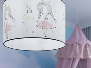 Miniaturka 9 - Detal abażura lampy dziecięcej z baletnicą i gwiazdkami
