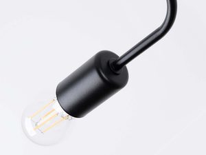 Miniaturka 7 - Detal oprawki z żarówką LED w czarnej lampie sufitowej